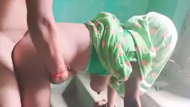 Desi Indian Village bhabhi Big boobs pressing and holding the Pusssy