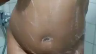 My Indian girl friend bathing - Tamil girl Divya