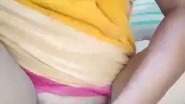 Unsatisfied village bhabi pussy fingering