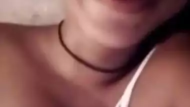 Cute Indian girl Shows her Boobs and Pussy On vc