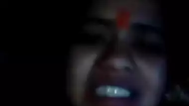 Desi girl with tattooed hands holds the sex camera to film her XXX body