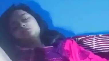 Bangladeshi Chittagong girl fingering her cunt on cam