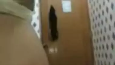 Guys adore watching naked Desi housewife in this XXX shower show MMS