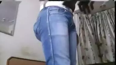 Desi porn Hindi sex video of sexy college girl with bf