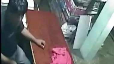 XXX sex is the best way to satisfy the Desi MILF in this MMS video