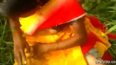 Indian village bhabhi outdoor boob show