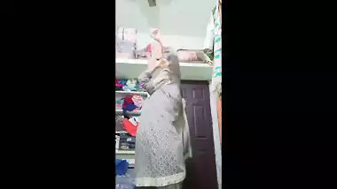 Unsatisfied mallu chechi viral nude videos and shower bath