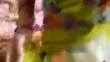 Fucking Desi maid MMS sex video discharged by her abode owner