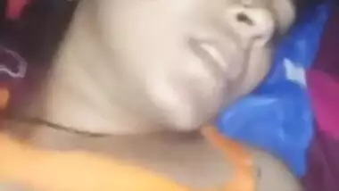 Sleepy Desi XXX bitch gets her chubby pussy fucked hard on cam MMS