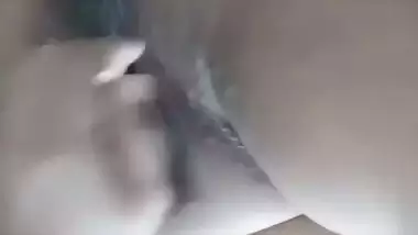 Busty Lahore babe masturbates with a toothpaste pouch