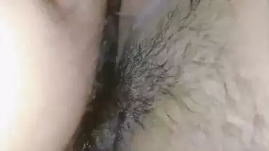 A young guy fills his cum in his GF’s deep cunt