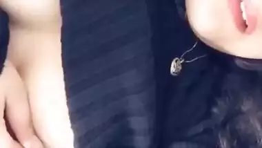 Sexy NRi Paki Girl Showing boobs