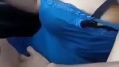 Desi big boobshow in car