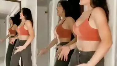 Indian Sofia Ansari desi masti open dance