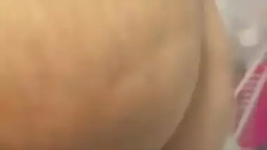 Aunty is proud of saggy tits and broken twat showing them in XXX clip