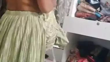 Mumbai Churchgate road apartment bhabhi dress change