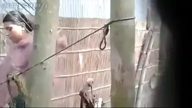 Village girl outdoor bath secretly captured