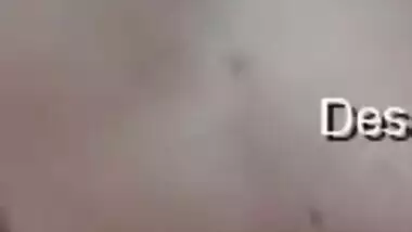 Married Desi bitch with nose piercing likes to have XXX fun