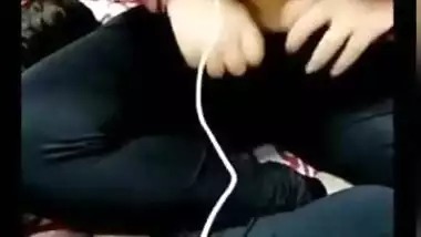 Desi Beauty showing boobs Online