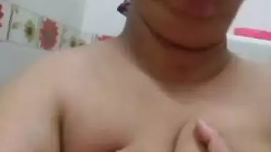 Bhabhi Showing Her Big Boobs