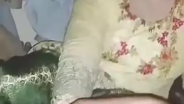 Karachi milf gives a handjob to her stepson in Pakistani sex