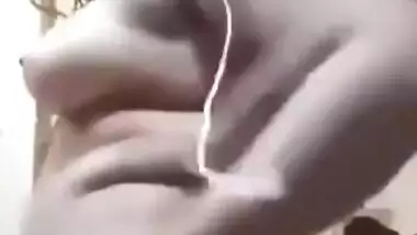 Today Exclusive -sexy Indian Girl Shows Her Boobs On Vc