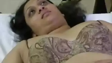 Mature bhabi in hotel with lover
