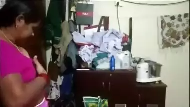 Tamil Mom dress change captured his neighbours son