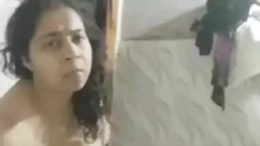 Mature Pakistani MILF nude MMS video