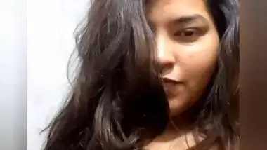 Seductive Indian girl topless big boobs showing selfie