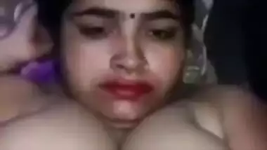 Desi wife video where she flaunts juicy boobs and hairy XXX hole