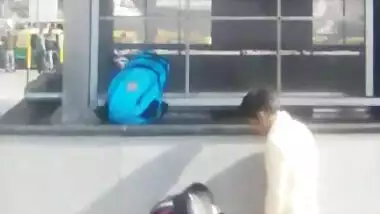 Public blowjob at Delhi metro station