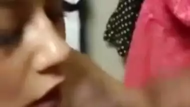 Sed Desi fellatrix takes care of penis in the amateur porn video
