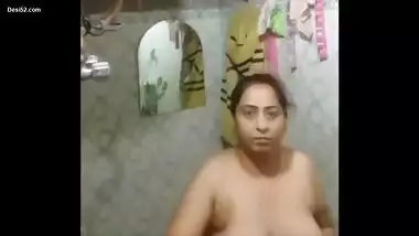 Desi Milf Bathing And Washing Boobs Pussy