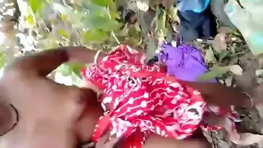 Desi lover caught outdoor