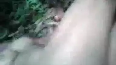Khet me chudai kisan ke lund se
