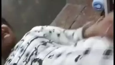 Lover caught worshipping tits of Indian cutie in nice Desi mms clip