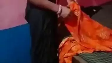 Slender Indian sweetie puts on her clothes after quick XXX chudai