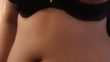 Sexy Punjabi Girl Shows Boobs